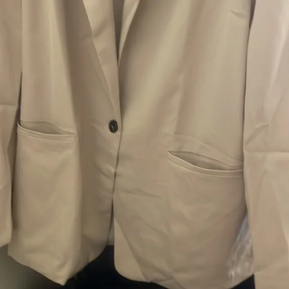 Women's Oversized Blazer - Picture 3 of 3